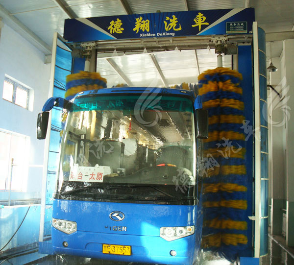 大巴洗車(chē)機(jī)