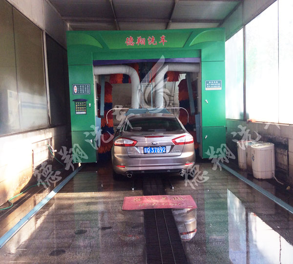 中巴洗車機
