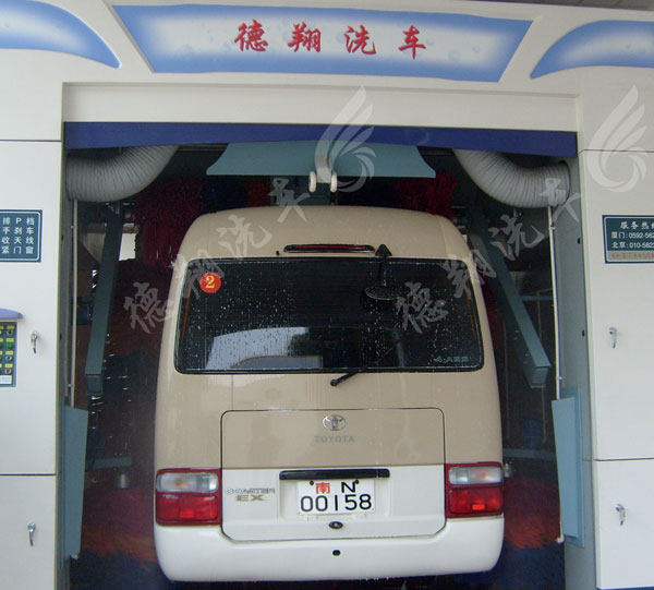 中巴洗車機